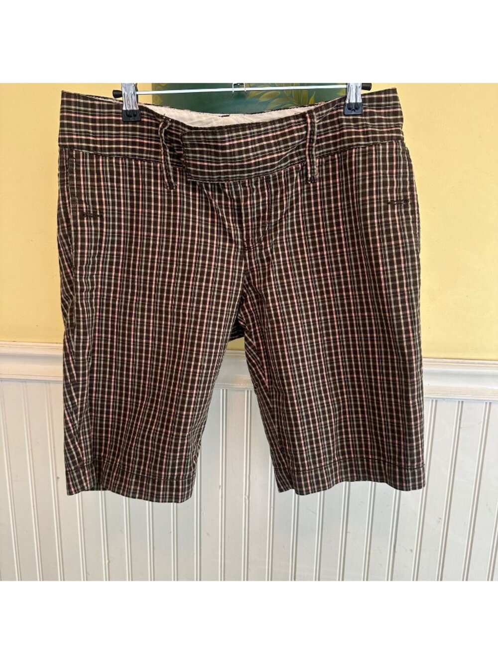 Old Navy vintage  Y2K Plaid Mid-Rise Bermuda Shorts Size 6 Brown & Pink 2000s